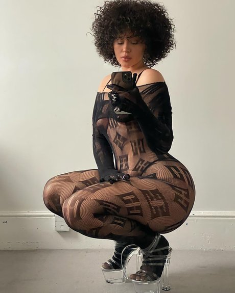Valeria Vendetta ヌードモデル 写真