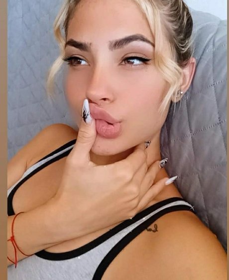Alejandra Barbie  裸のスター 画像