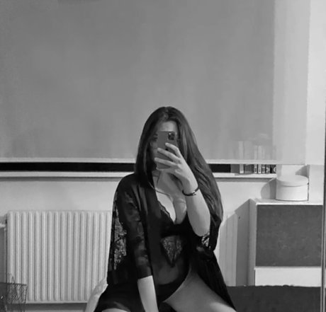 小柄なトゥインクOnlyFans アダルト ギャラリー