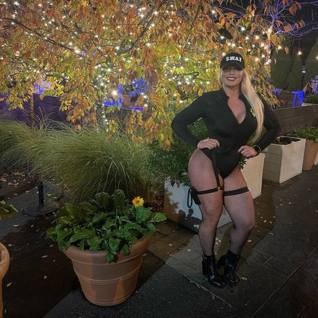 Dr Colette Larsen スター 写真