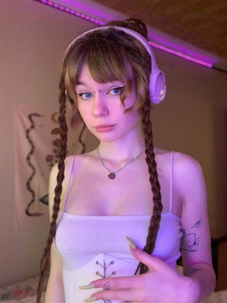 Fluffyfulafel  ポルノスター セクシー 写真