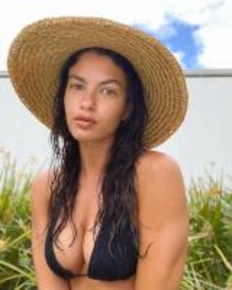 Caitlin Lamb ポルノスター 裸 写真