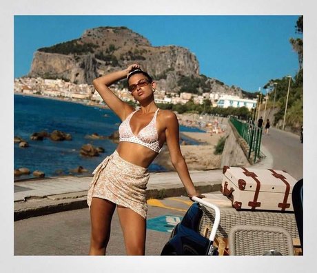 Caitlin Lamb エロティックモデル 写真