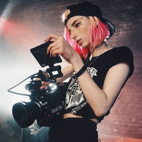 Eliza Satu 裸モデル 写真