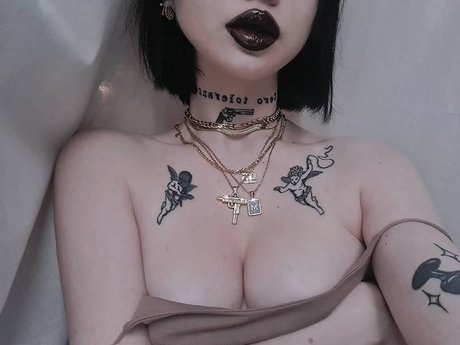 Saltybxxbe ヌードモデル 画像