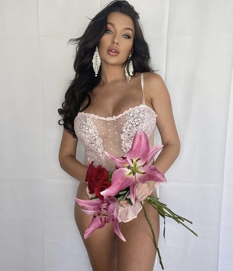 Trista Mikail ホットなスター アーカイブ