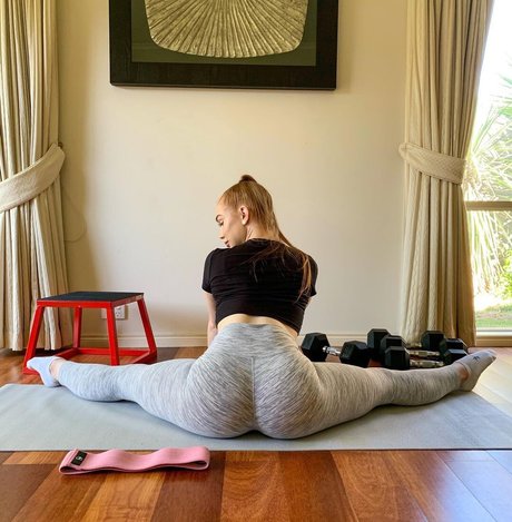 Amber J Smith 無料女優 画像