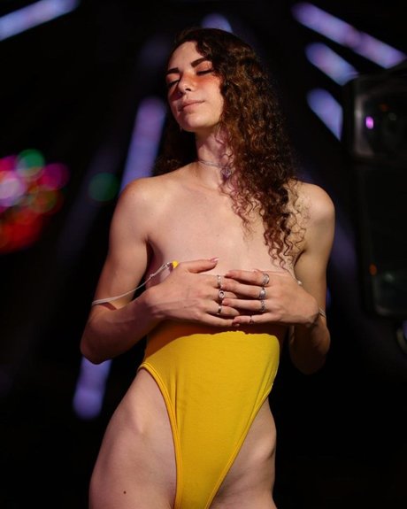 Eden Ayalon 裸の女優 ギャラリー