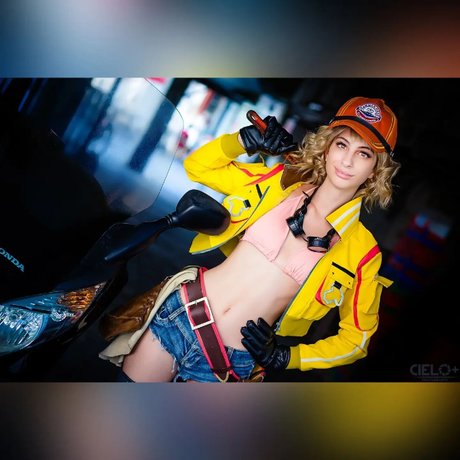 Maya Gold ポルノモデル 写真