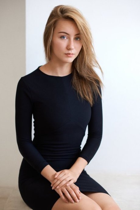 Kristina Mikulishsky 美しいスター 写真