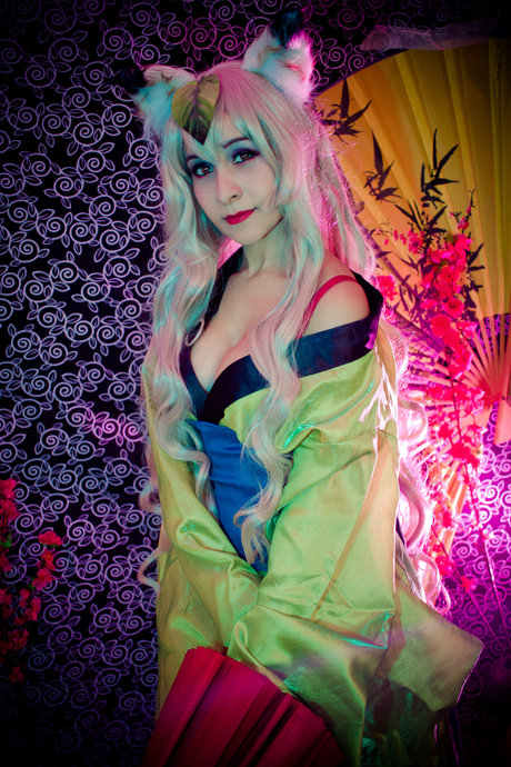 Kitsune No Fullmoon 美しいポルノスター 写真