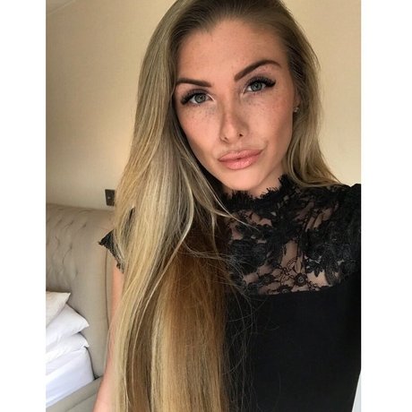 Bethany Samuels ヌードスター アーカイブ