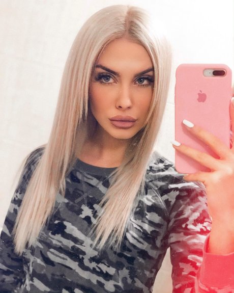 Iva Kivock セクシーなポルノスター 写真