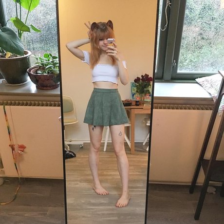 Lilsolle Chickpii 裸のポルノスター 写真