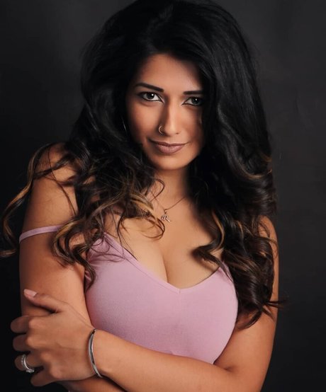Rasha Kirmani スター 裸 画像
