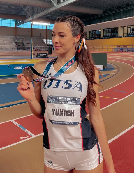 Alanah Yukich  高品質のスター 写真