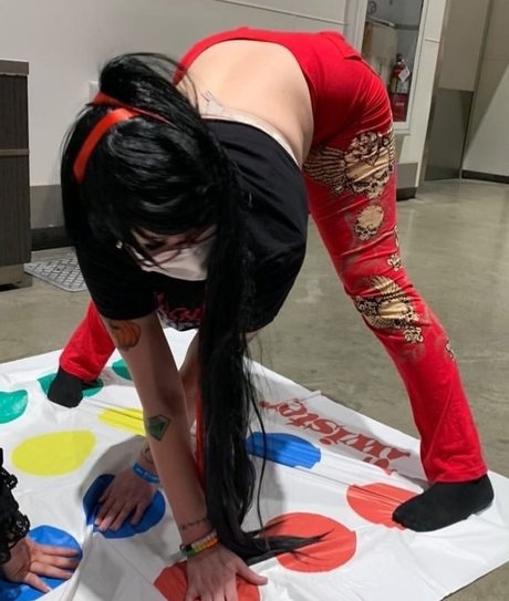 Succubus Sushi ポルノスター 独占 写真