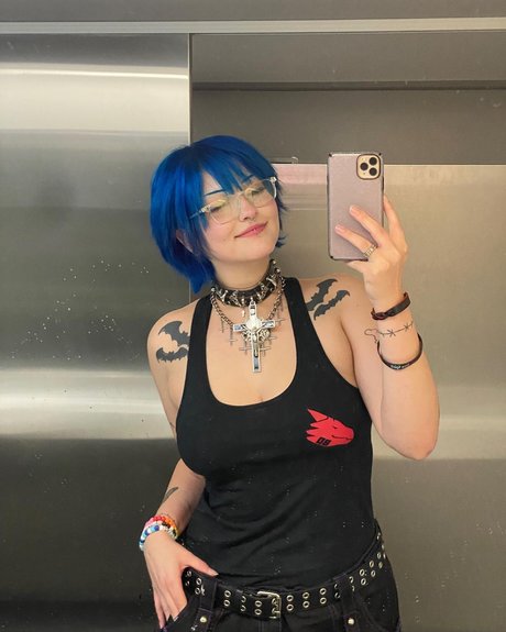 Succubus Sushi セクシーモデル 写真