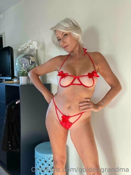 Sexting Grandma ホットモデル 画像