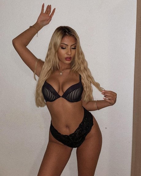 Vasilka Vazzzlegramm セックスモデル 写真