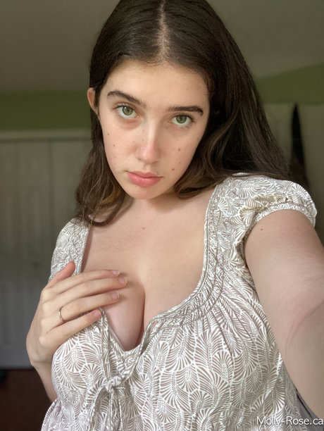Molly Barkasy セクシーなポルノスター 画像