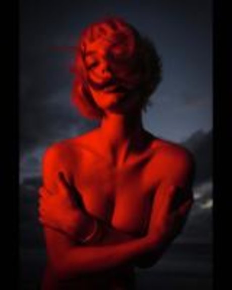 Roxane Eylaud  ヌードモデル 写真