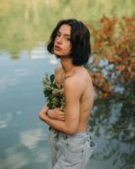 Roxane Eylaud 完璧なモデル 写真