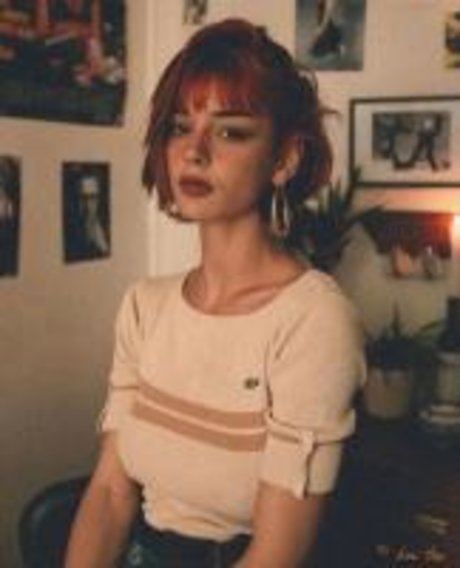 Roxane Eylaud xxxポルノスター 写真