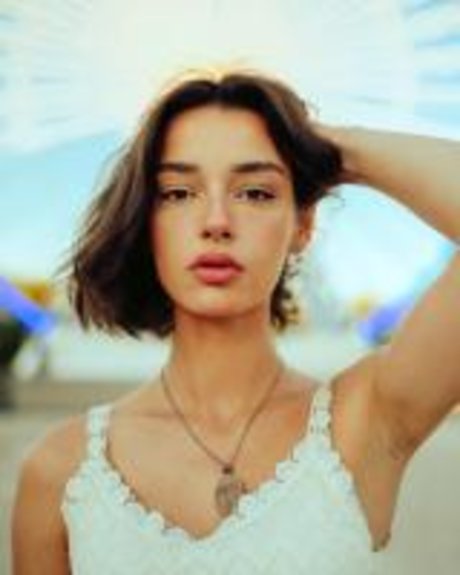Roxane Eylaud 素敵なモデル 画像