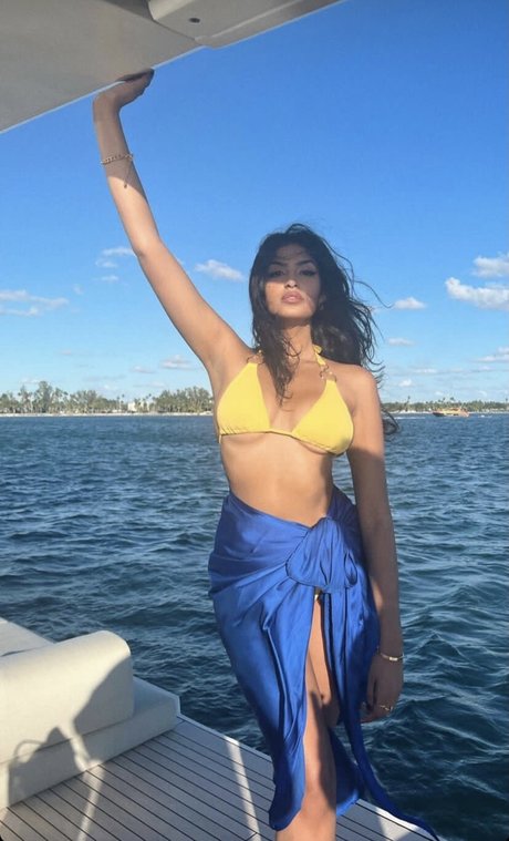 Shreya Arun ヌードモデル 画像