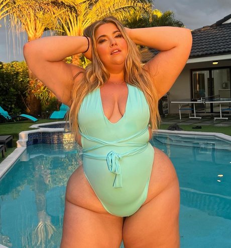 The Big Booty Barbie 可愛いモデル 写真