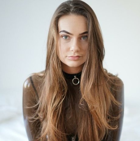 Amazon Eve 美しい女優 写真