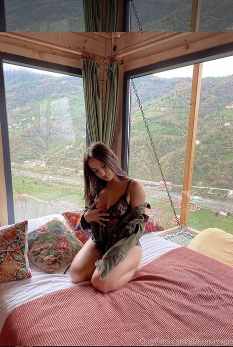 Gizem Bagdacicek 完璧なスター 画像