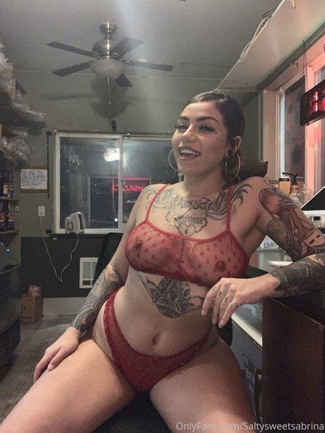 Sabrina Ramirez ヌードモデル 画像