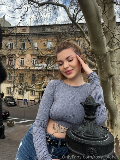 Roxy Blakee ポルノスター 裸 写真