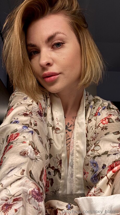 Roxy Blakee ポルノスター ホット 写真