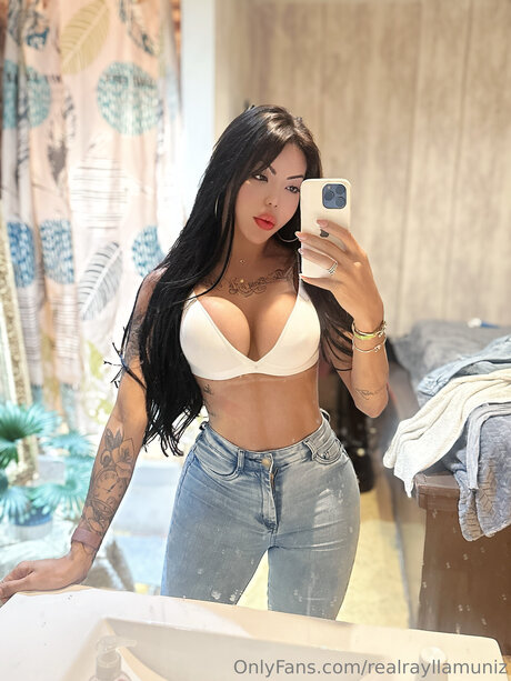 Realrayllamuniz 完璧なモデル 画像