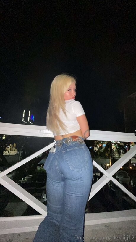 Alexiiijj12 セクシーモデル 写真