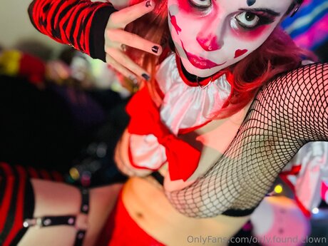 Only Found Clown 美しいモデル ギャラリー