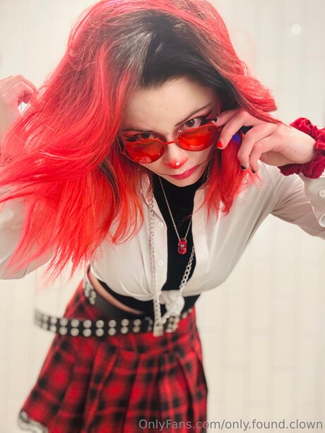 Only Found Clown ポルノ女優 写真