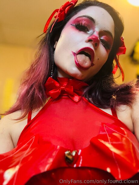 Only Found Clown スター 裸 写真