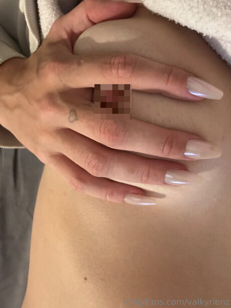 Valkyrienz Free エロティック女優 写真