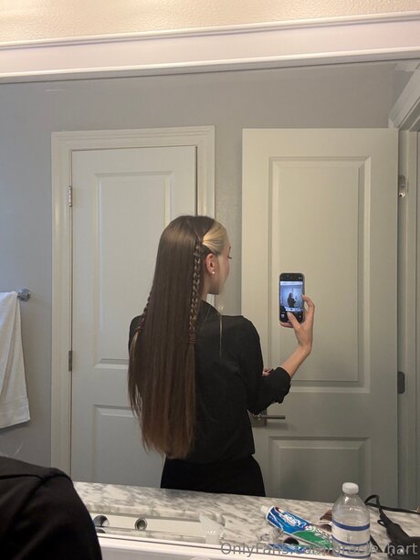 Gracie Hart エロティックなポルノスター 画像
