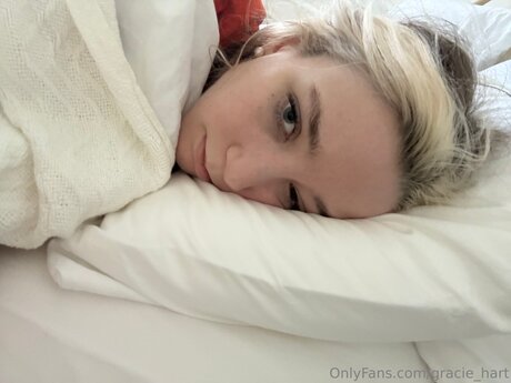 Gracie Hart 完璧なスター 写真