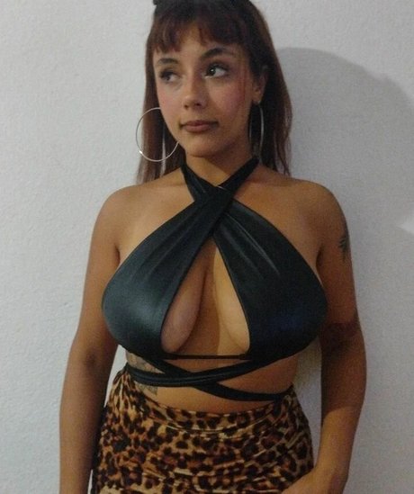 Lari Pintos 完璧なスター 写真