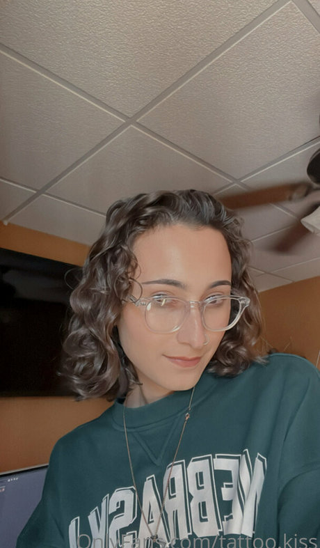 tattoo kiss かわいいスター 画像