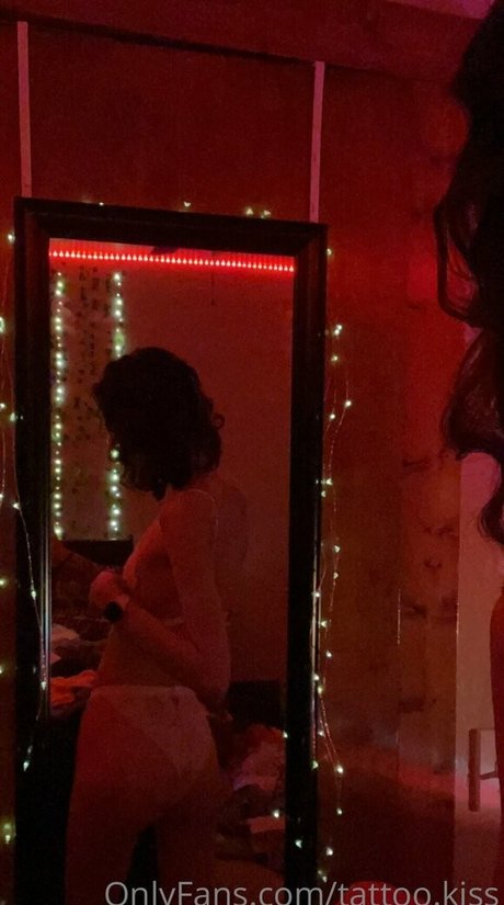 tattoo kiss ポルノスター パーフェクト 写真