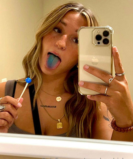 annahendrickss top profile image