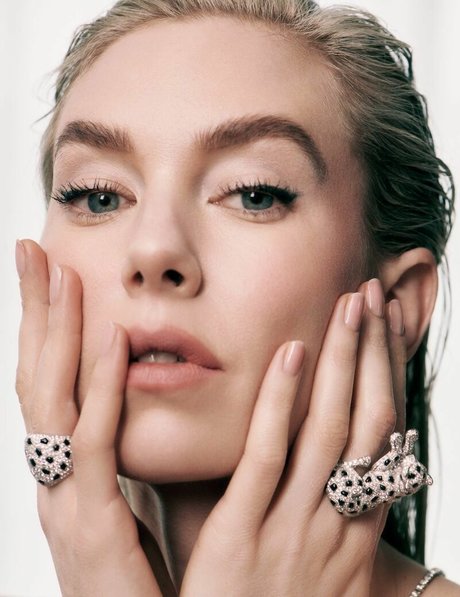 Vanessa Kirby ヌード女優 ギャラリー