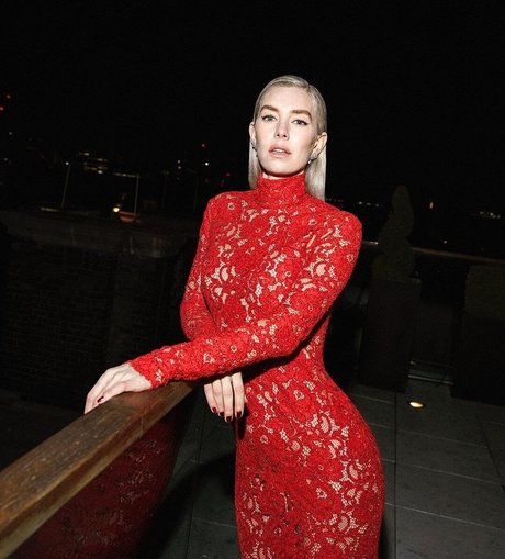 Vanessa Kirby セクシーなスター 写真